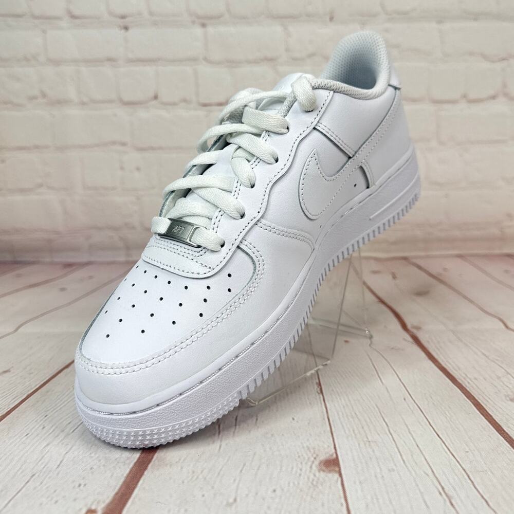Nike Air Force 1 Low Triple White Shoes Size 7Y/Women's Size 8.5 (DH2920-111) - Picture 4 of 11